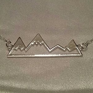 MOUNTAIN PEAKS NECKLACE SLIVER ALLOY
